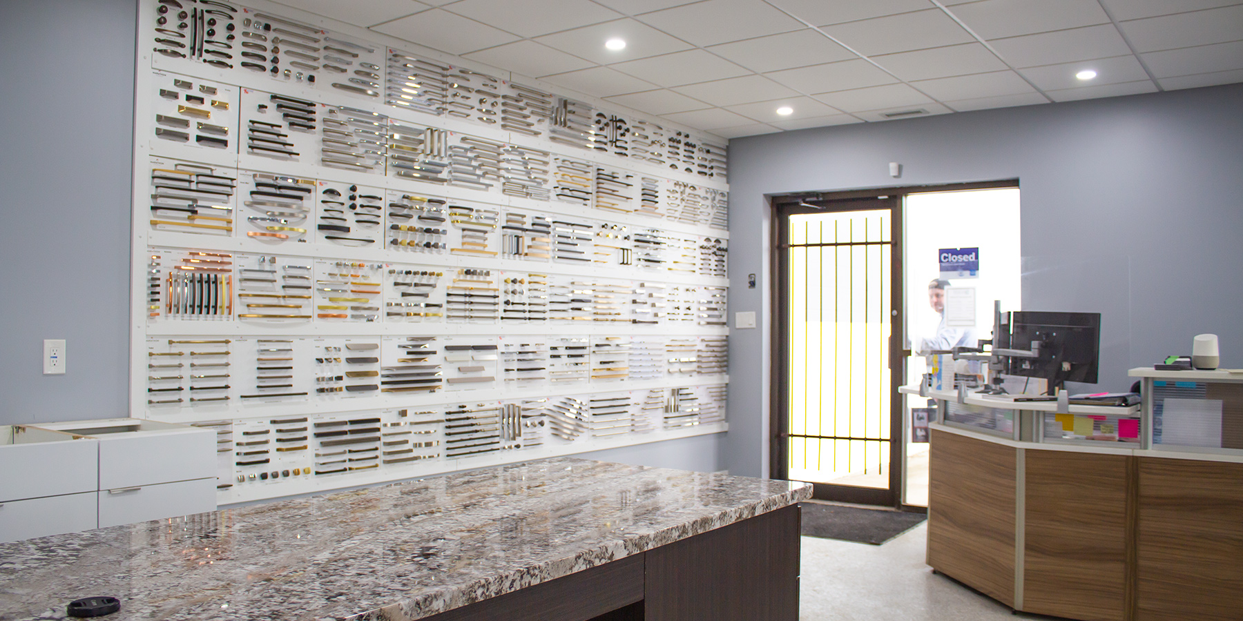 Wall showcasing handles and knobs